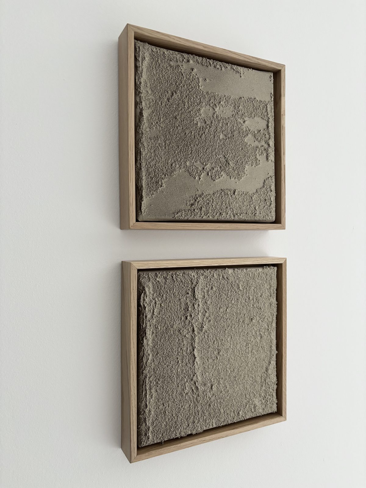 Abstraktes Wandbild in Taupe